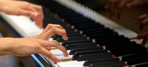 Sai Kỹ Thuật Ngón Tay Khi Học Piano: Nguyên Nhân, Hậu Quả và Cách Khắc Phục