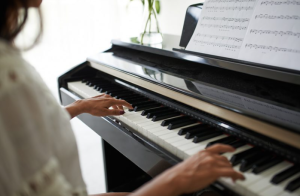 Hướng Dẫn Chọn Mua Đàn Piano Điện Phù Hợp Với Nhu Cầu Của Bạn